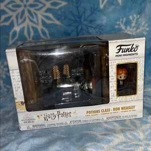 NEW! Funko Mini Moments Ron Weasley Potions Class Set